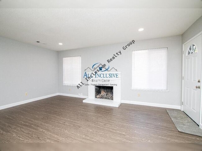 Building Photo - Stunning Renovated 3-Bedroom Home with 2 C...