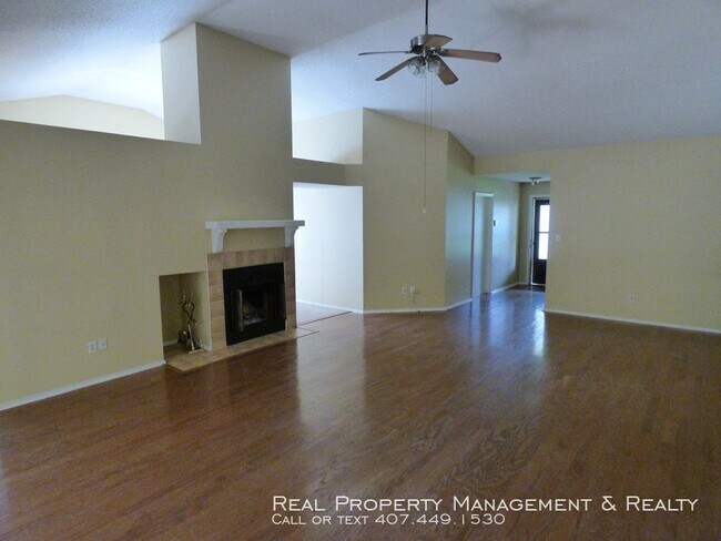 Building Photo - 3 BR / 2 BA In Hollowbrook
