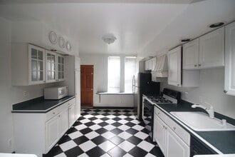 Building Photo - Simply Perfect Canton 2bd/2ba Rowhome w/ Parking! Available 5/11