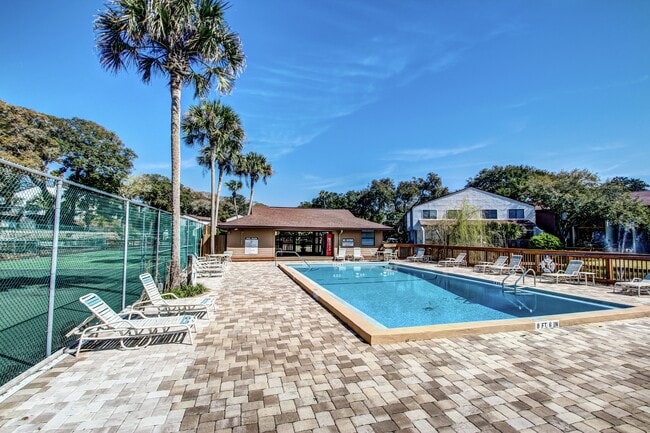 Building Photo - 2743 Forest Ridge Dr