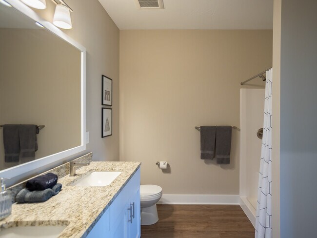 Building Photo - 5859 Zinfandel Ave