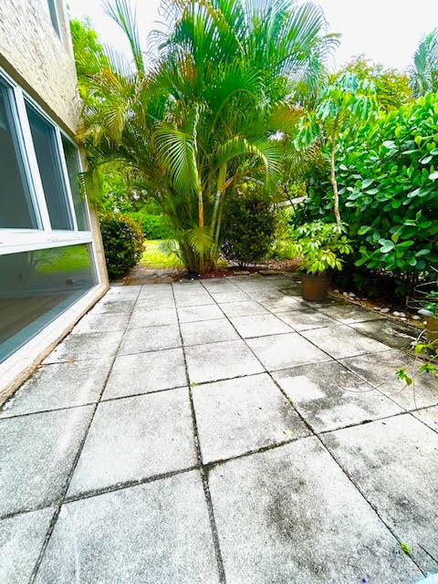 Building Photo - 13886 Vía Flora