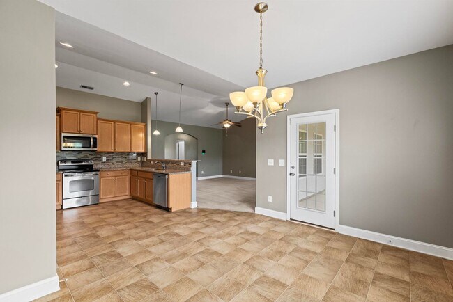 Building Photo - 3 bedroom Ranch Available Now!