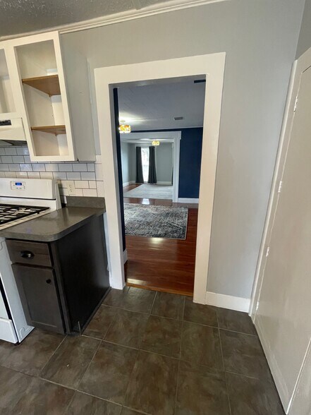 Building Photo - 7 1/2 Bacon St