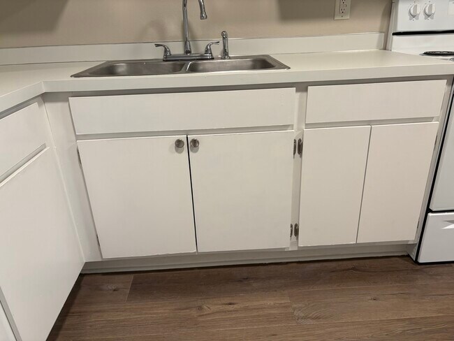 Building Photo - 3121 Hoyt Ave