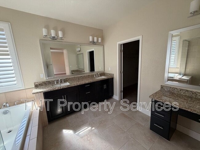 Building Photo - 9554 Sauterne Way