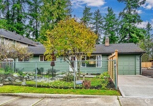 Building Photo - East Lynnwood Three Bed, 1 1/2 Bath Rambler