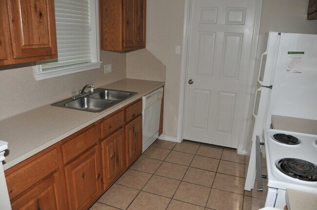 Building Photo - 2300 Cornell Dr