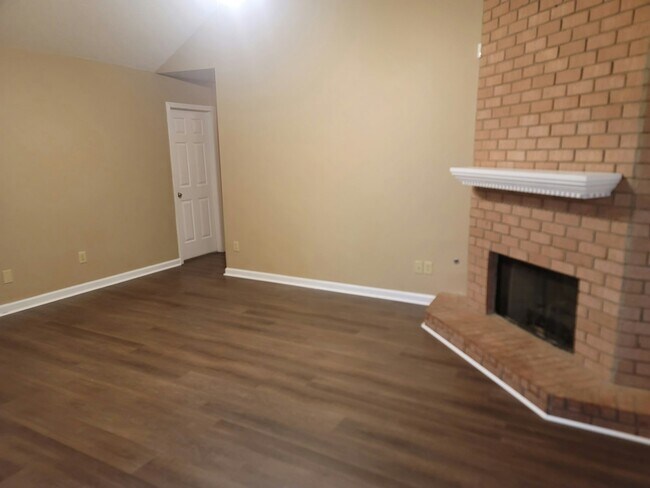 Building Photo - 6915 Brady Hill Dr