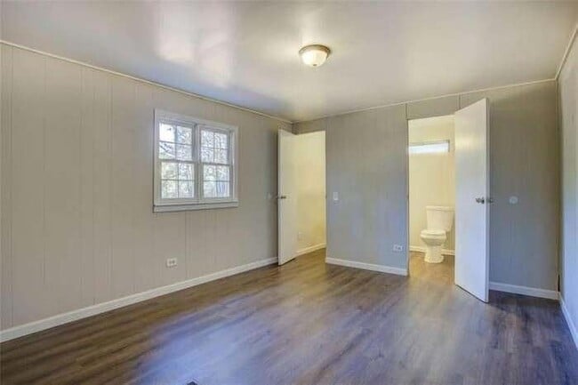 Building Photo - 201 Oglesby Bridge Rd SE