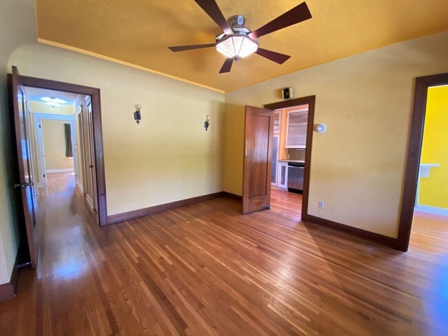 Building Photo - CHARMING! BACKYARD OASIS! REAL HARDWOOD FLOORS! FULL SIZED WASHER/DRYER! OFF OF ADAMS AVE!