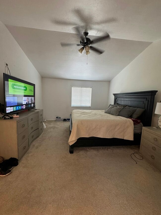 Building Photo - 1242 E Eastridge Cir