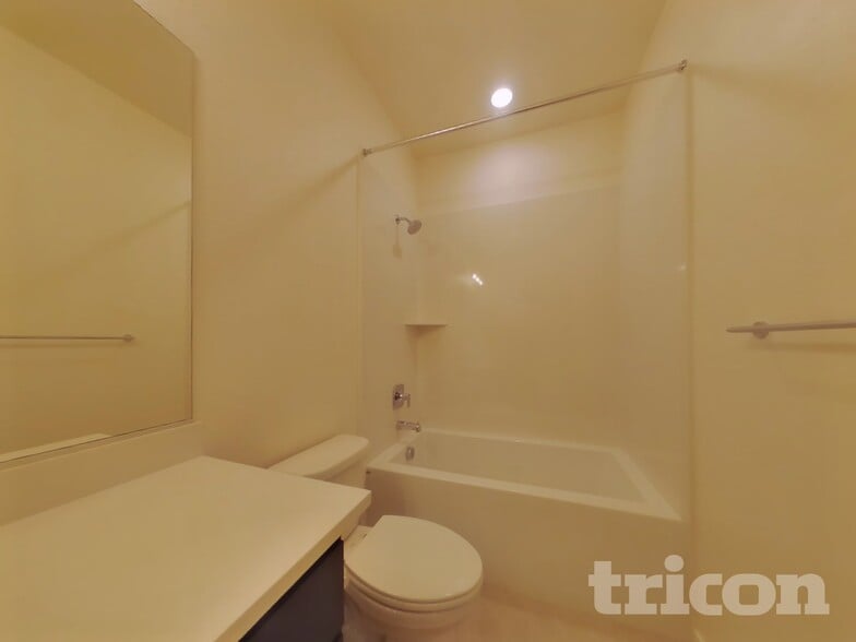 Building Photo - 2054 Delta Vw Ave