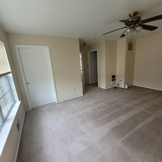Building Photo - Spacious, freshly painted with lots of ame...