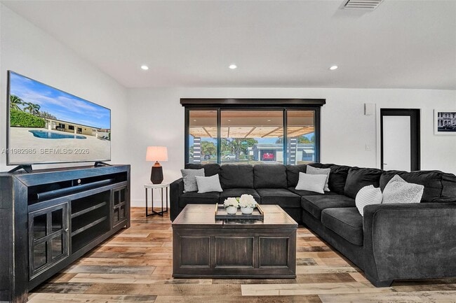 Building Photo - 915 NW 7th St