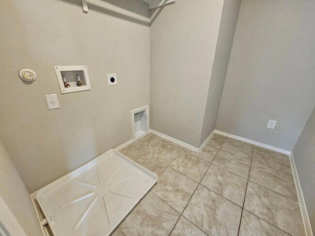 Building Photo - 110 Lavender Ln