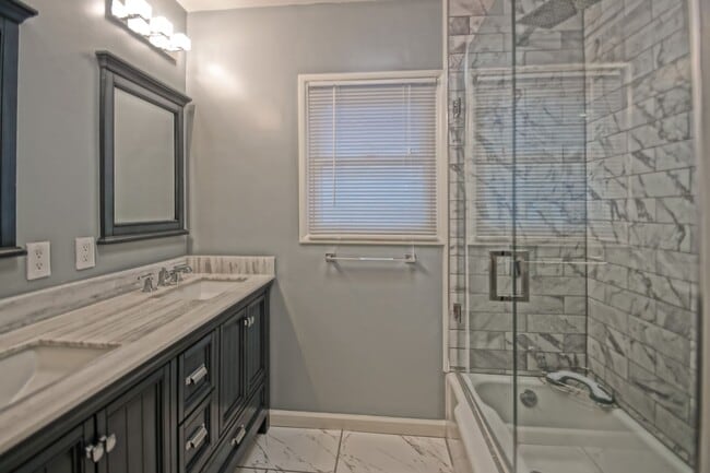 Building Photo - BEAUTIFULLY REMODELED, BRIGHT & AIRY HILLS...