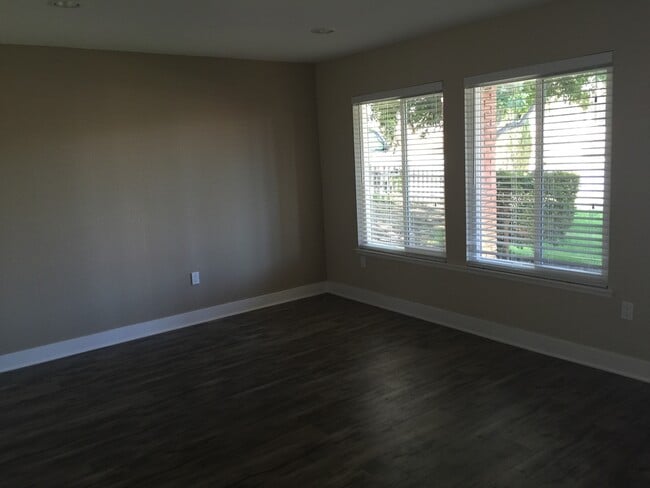 Building Photo - Riverside Home 4bd/ 2ba