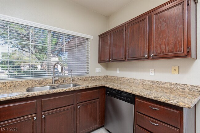 Building Photo - 8057 Broken Spur Ln