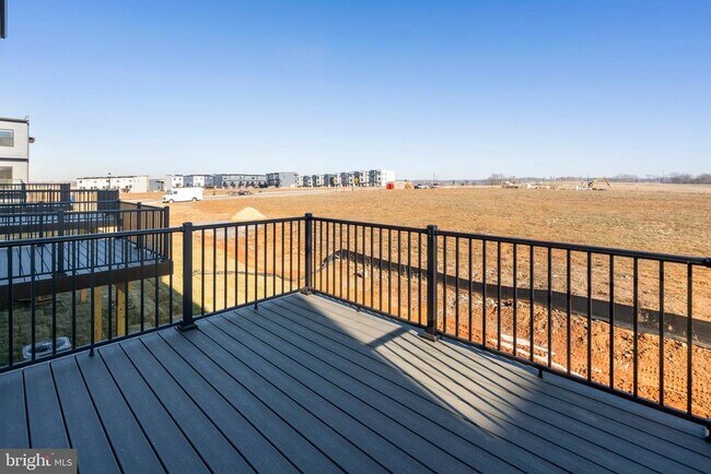 Building Photo - 462 Tiller St