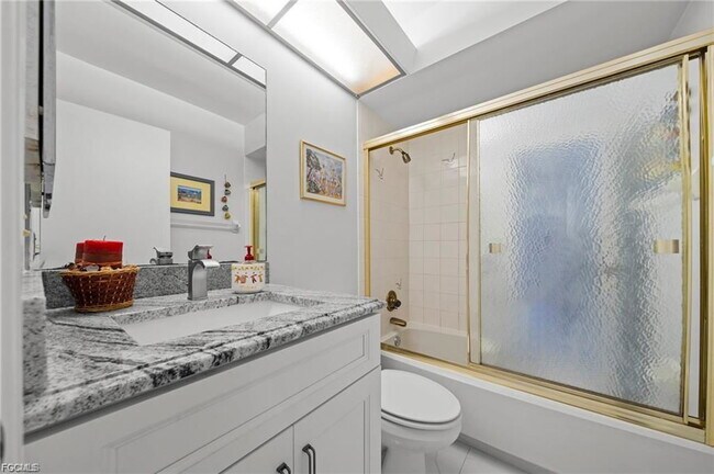 Building Photo - 11650 Pointe Cir