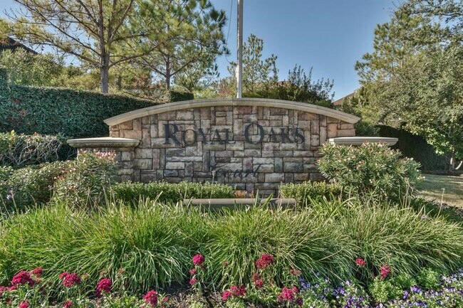 Building Photo - 11603 Royal Oaks Trce