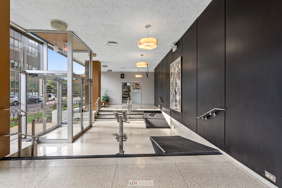 Building Photo - 3950 N Lake Shore Dr