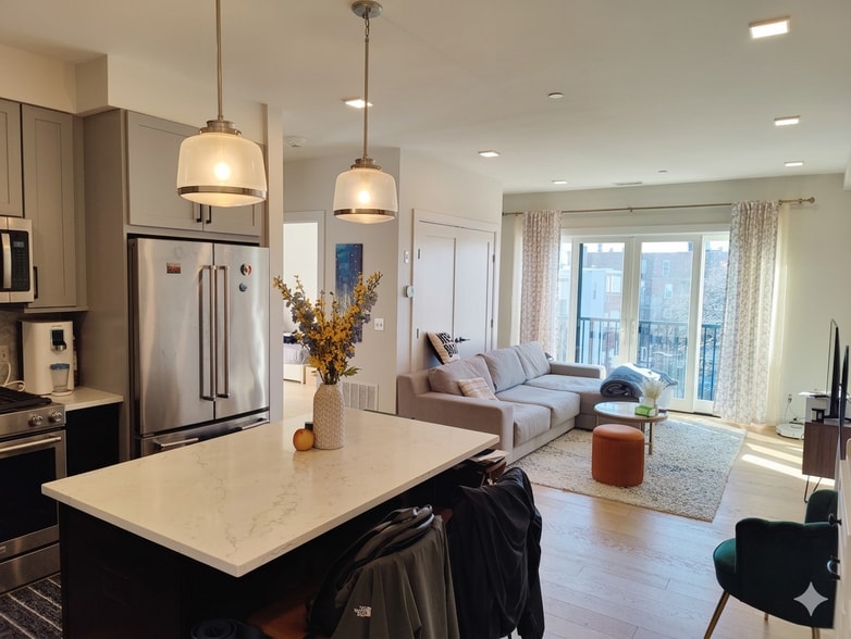 Building Photo - 287 Maverick St