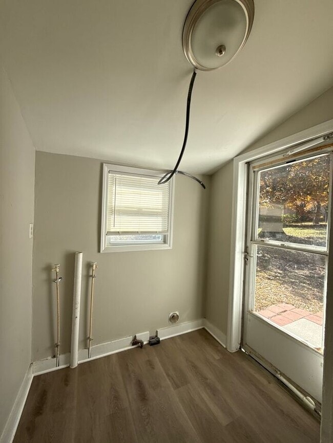 Building Photo - T.R. Lawing Realty Property