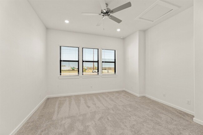 Building Photo - 3335 Verdant Ln