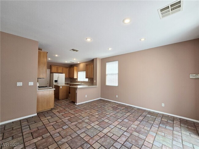 Building Photo - 10865 Wallflower Ave