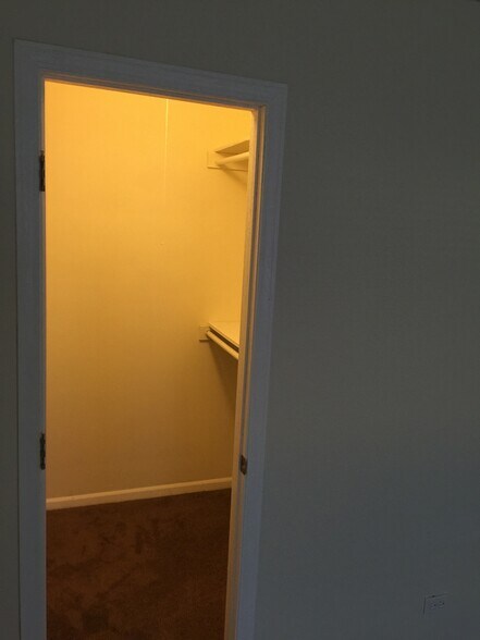 Building Photo - 263 Acorn Dr
