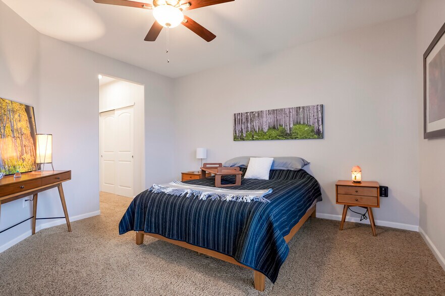 Building Photo - 10184 Park Meadows Dr