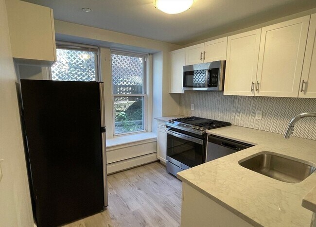 Building Photo - 233 Lafayette St