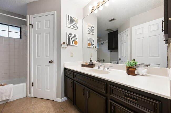 Building Photo - 2306 Alimony Cove
