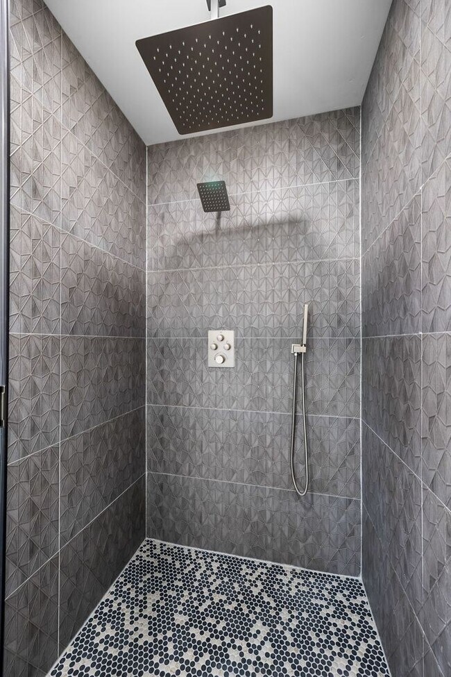 Building Photo - Thiel on 9th