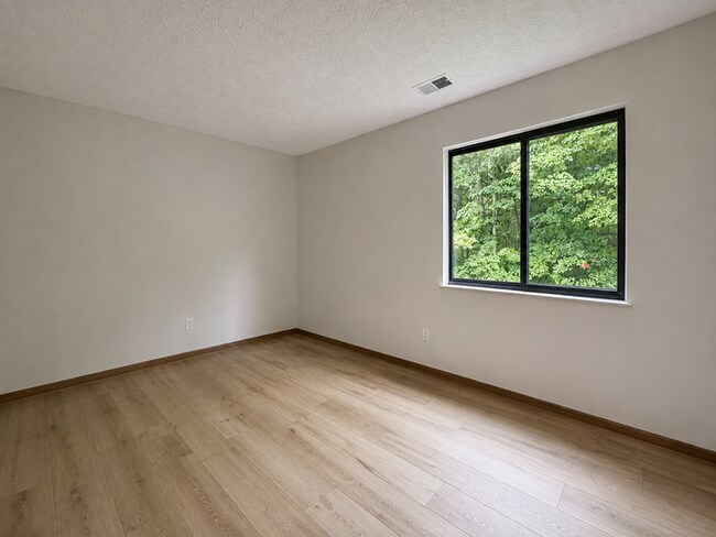 Building Photo - 564 Glenside Ln