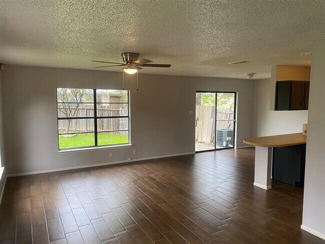 Building Photo - 7920 Falcon Ridge Dr