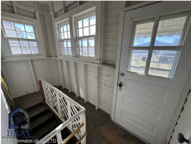 Building Photo - Cozy cottage in the heart of Kingsport!