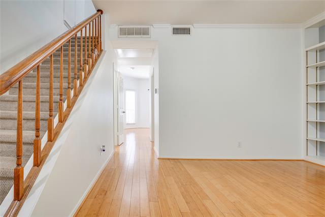 Building Photo - 6303 Richmond Ave