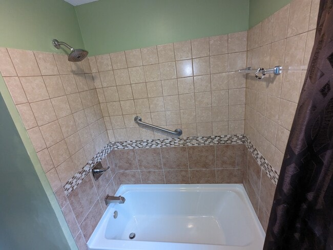 Building Photo - 3213 Lagrange Dr