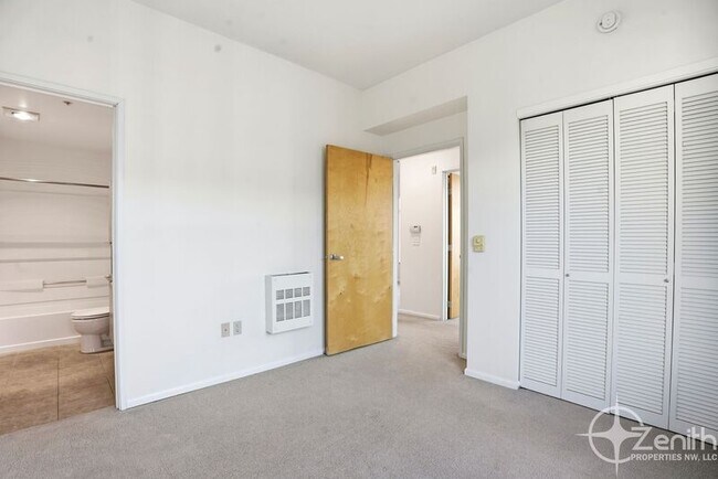 Building Photo - 701 Columbia St