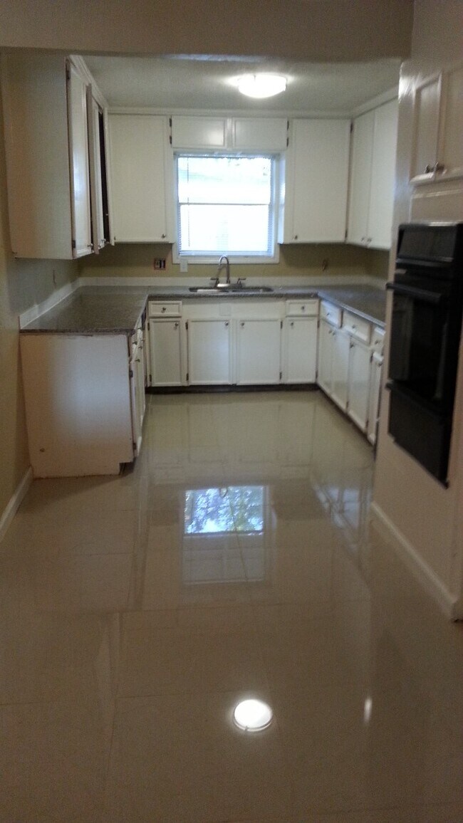 Building Photo - 5603 Northridge Dr