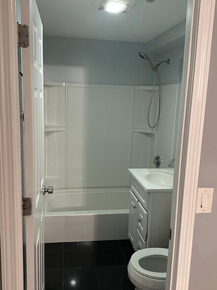 Building Photo - 31 Jones Ter