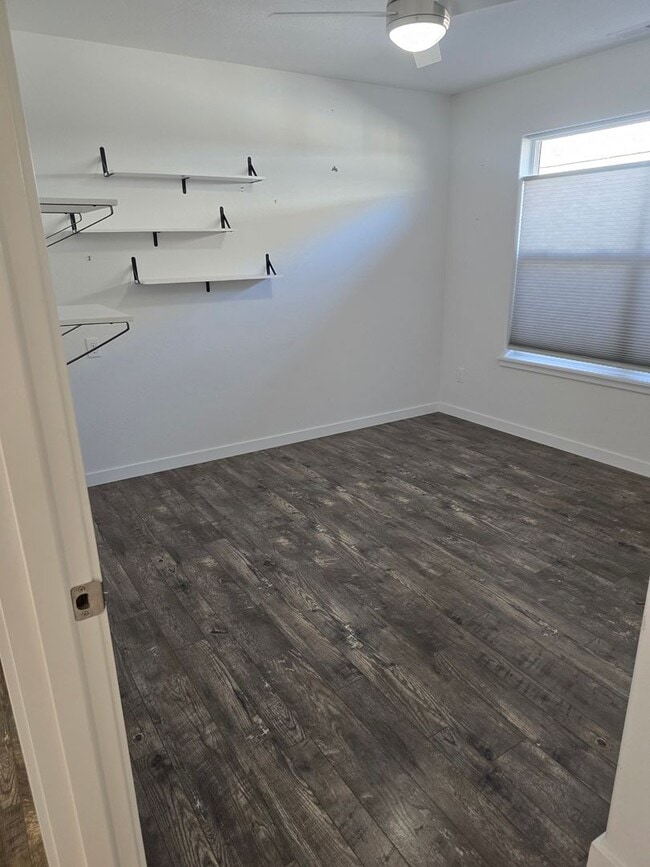 Building Photo - 3 bed 2 bath Home for Rent in Grants Pass