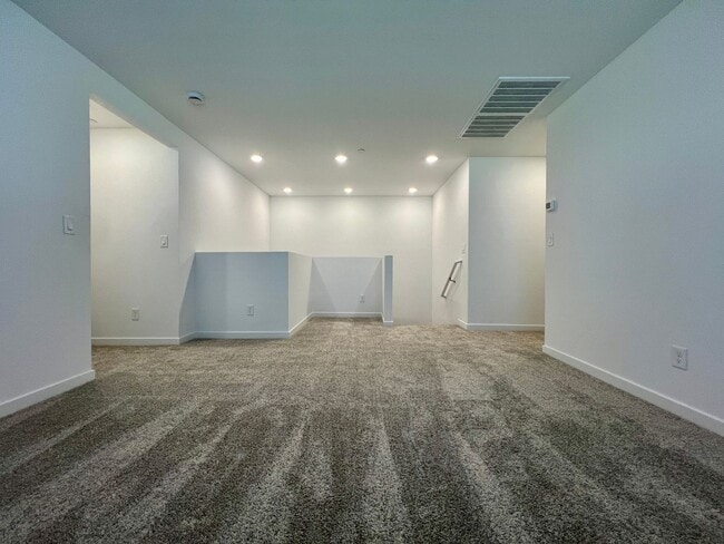 Building Photo - Beautiful Newer 4 Bedroom Home in Cadence with Large Loft