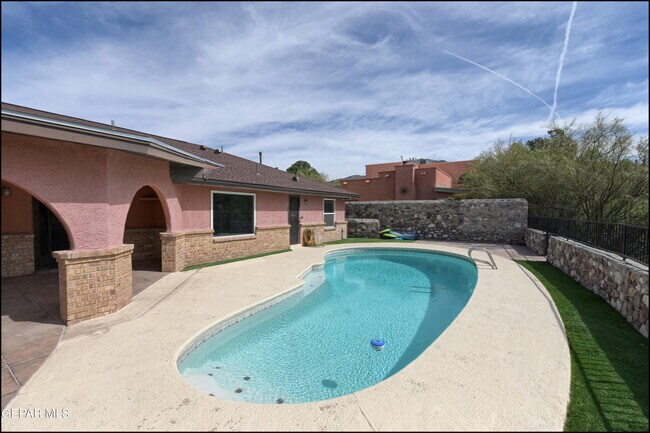 Building Photo - 6412 Via Aventura Dr