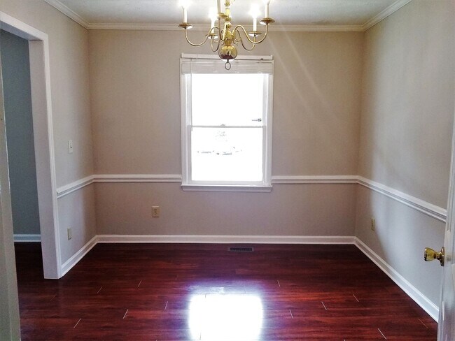 Building Photo - UPDATED & SPACIOUS 3 Bedroom 2 Bathroom home close to SHOPPING & FT BRAGG!!