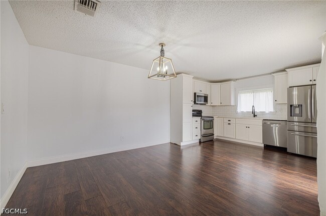 Building Photo - 1418 Park Shore Cir
