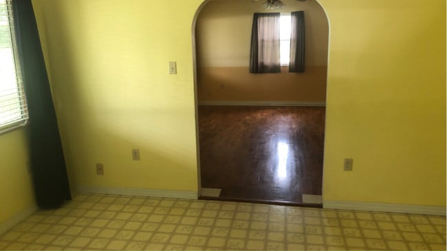 Building Photo - 12875 Galyean Rd